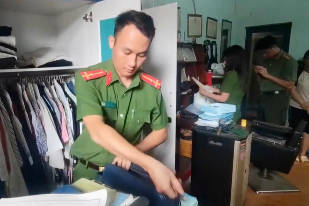 Công an khám xét nhà riêng của Facebooker Nguyễn Mạnh Tuân 