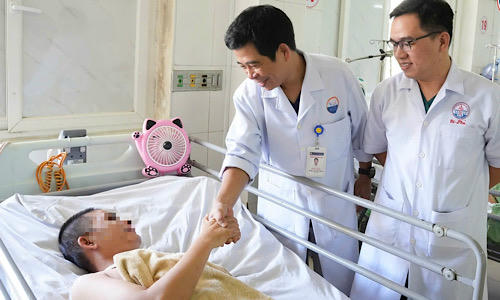 Bác sỹ 5 chuyên khoa phối hợp cứu sống bệnh nhân bị dị dạng mạch máu não phức tạp