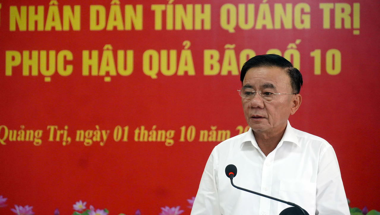 Thường trực Ban Bí thư Trần Cẩm
Tú thăm hỏi, chia sẻ với những thiệt hại của Nhân dân tỉnh Quảng Trị sau bão số
10.