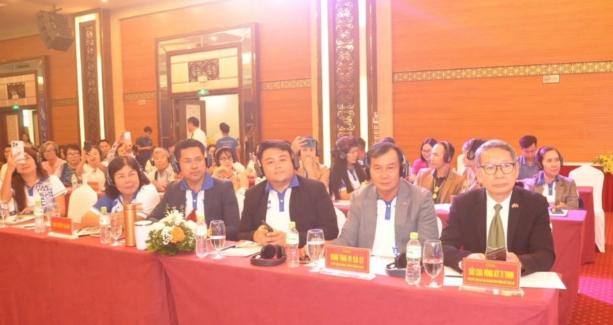 Các đại biểu Đại diện Hiệp hội du lịch miền Đông Bắc Thái Lan và đại diện các doanh nghiệp du lịch Thái Lan dự hội nghị. (Ảnh TH)