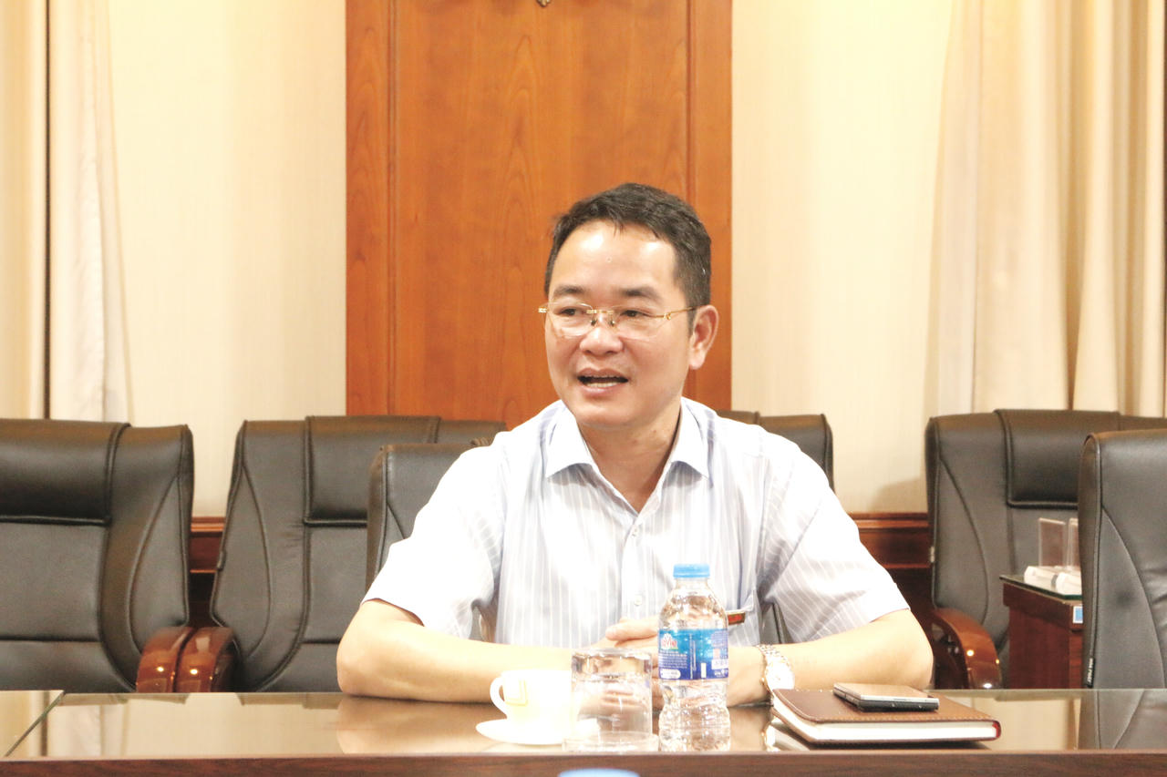 TS. Vũ Hoài Nam - Tổng biên tập Báo Pháp luật Việt Nam bày tỏ: "Báo Pháp luật Việt Nam luôn sẵn sàng phối hợp với Cục Pháp chế, Bộ Quốc phòng thực hiện việc tuyên truyền, phổ biến chính sách pháp luật".