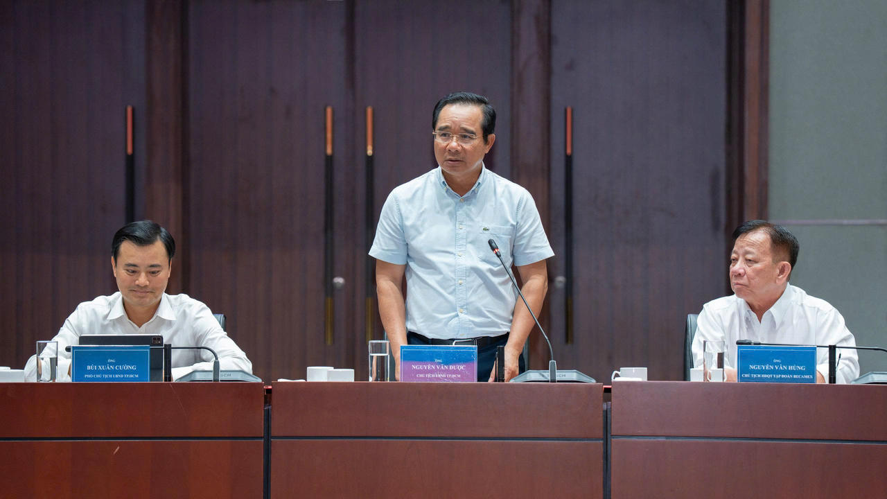 Chủ tịch UBND TP HCM Nguyễn Văn Được cùng đại diện, sở ban, ngành UBND TP HCM làm việc với Tập đoàn Becamex về kế hoạch triển khai các dự án đường sắt trọng điểm.