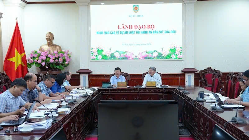 Bộ trưởng Tư pháp Nguyễn Hải Ninh chủ trì buổi làm việc với Cục Quản lý thi hành án dân sự và một số đơn vị liên quan về dự án Luật Thi hành án dân sự (sửa đổi).