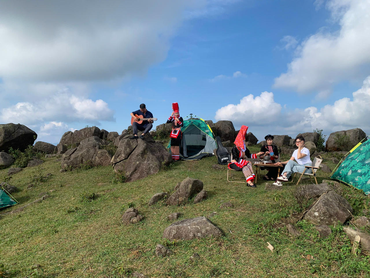 Chương trình “Đêm trăng Cao Ly” được dàn dựng công phu, kết hợp giữa nghệ thuật truyền thống và hiện đại, gắn không gian sân khấu với cảnh quan thiên nhiên hùng vĩ, tươi đẹp, nên thơ trên đỉnh núi Cao Ly.