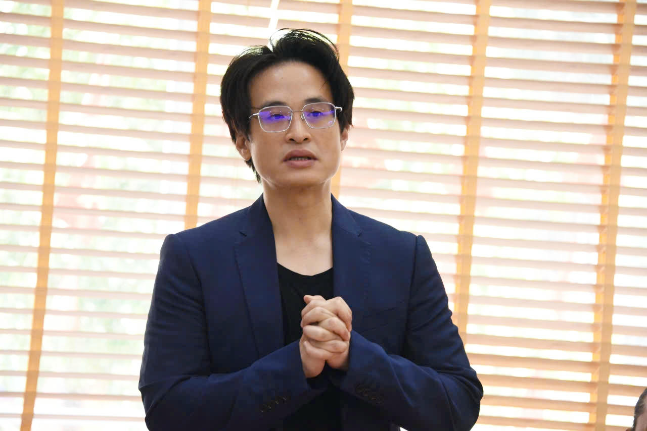 Hà Anh Tuấn cho biết, là một công dân và nghệ sĩ, anh có trách nhiệm san sẻ với bà con nơi chịu nhiều thiệt thòi.