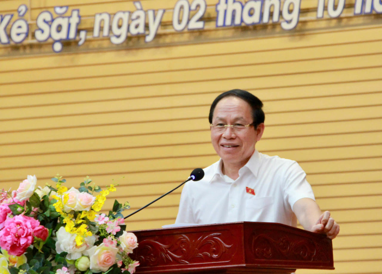 Bí thư Thành ủy Lê Tiến Châu giải đáp các kiến nghị của cử tri.