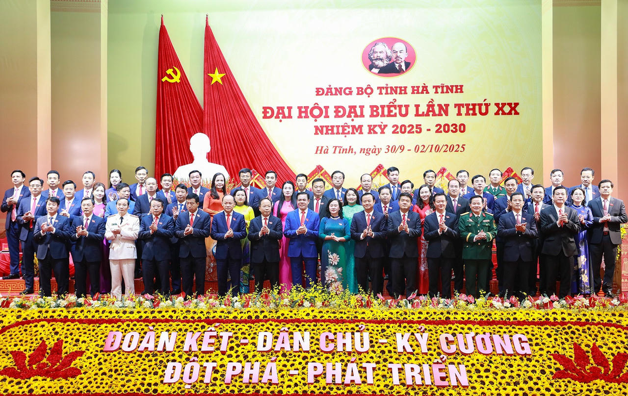 Ban Chấp hành Đảng bộ tỉnh Hà Tĩnh khóa XX nhiệm kỳ 2025 - 2030 ra mắt, nhận nhiệm vụ.