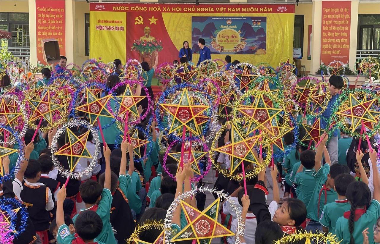 Ban Thường vụ Tỉnh đoàn – Hội đồng Đội tỉnh Quảng Ninh tổ chức chương trình “Hành trình Trung thu cho em” với chủ đề “Lồng đèn thắp sáng ước mơ”.