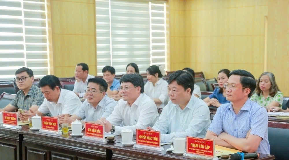 Các đại biểu trong đoàn công tác TP Hải Phòng.