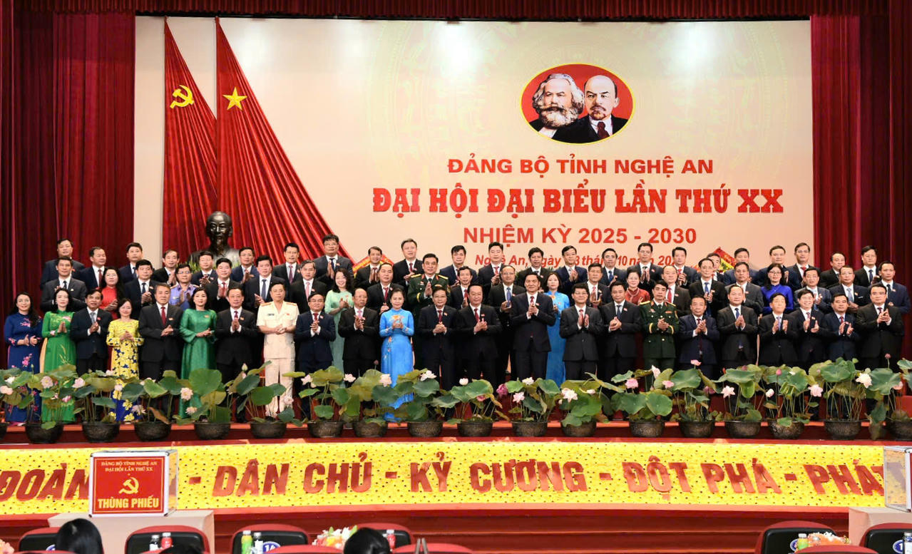 Ban Chấp hành Đảng bộ tỉnh Nghệ An khóa XX, nhiệm kỳ 2025 -2030 ra mắt đại hội.