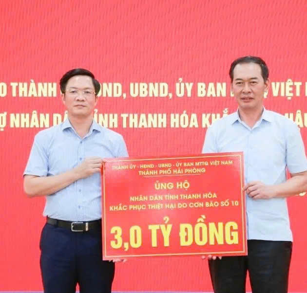  Chủ tịch Ủy ban MTTQ TP Hải Phòng Phạm Văn Lập trao 3 tỷ đồng hỗ trợ Thanh Hoá khắc phục cơn bão số 10.