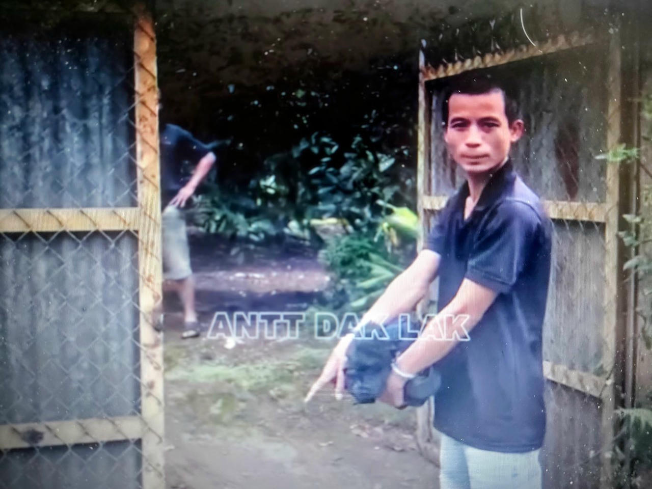 Bắt nhanh nhóm đối tượng dùng ô tô tải trộm sầu riêng