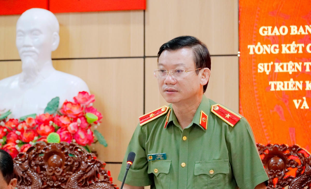 Thiếu tướng Vũ Như Hà - Giám đốc
Công an tỉnh phát biểu chỉ đạo. (Ảnh: CATN)