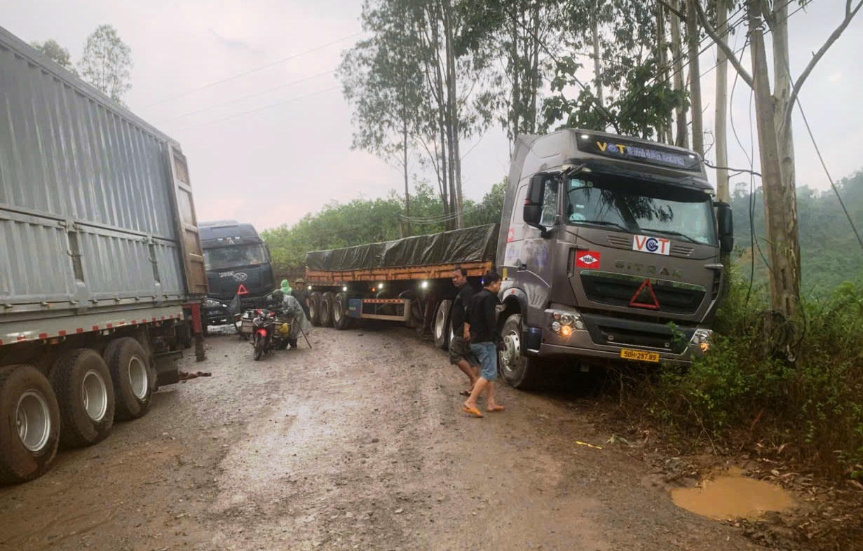 Cận cảnh tuyến đường 'khổ nhất' Đà Nẵng khiến người dân, cánh tài xế ngán ngẩm