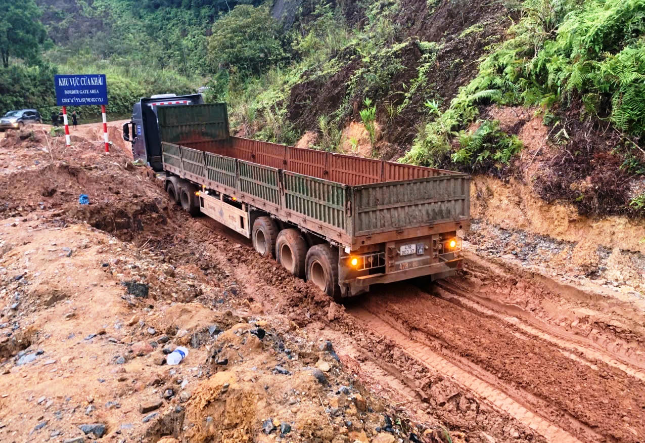 Cận cảnh tuyến đường 'khổ nhất' Đà Nẵng khiến người dân, cánh tài xế ngán ngẩm