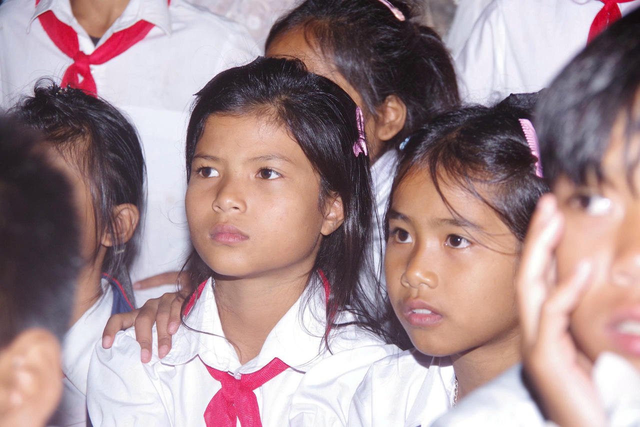 Ấm tình biên cương trong Đêm hội trăng rằm Việt - Lào