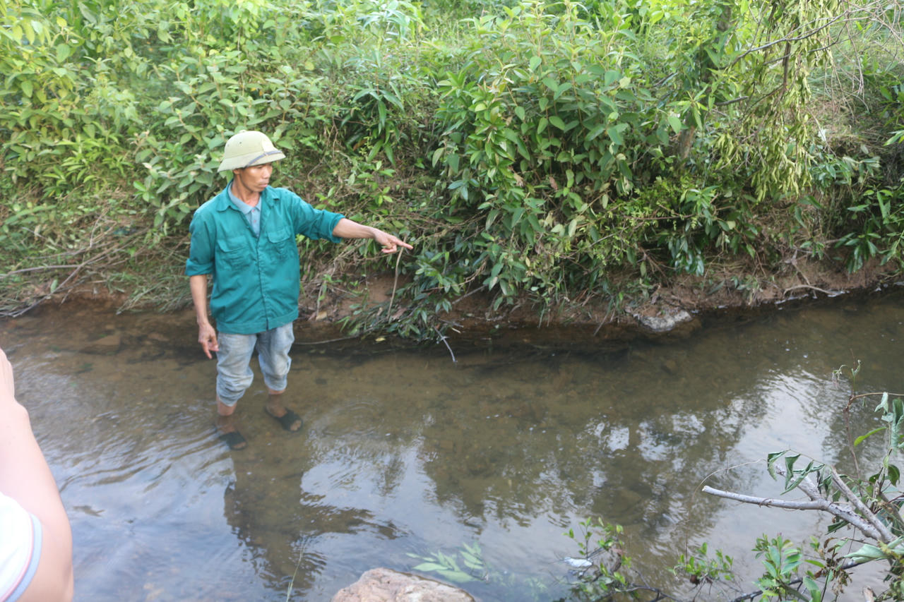 Ông Trần Minh Dụy, người đăng tải
thông tin trên mạng xã hội phản ánh có hiện tượng nước đổi màu, bốc mùi.