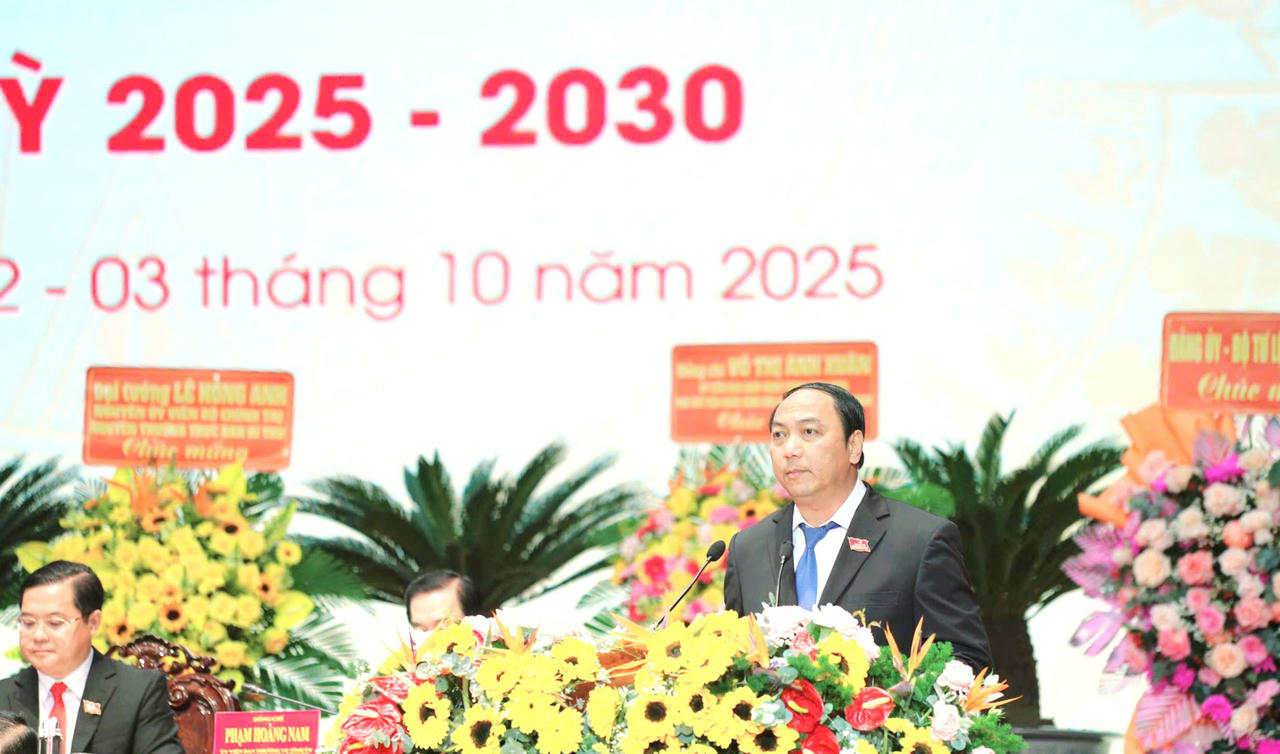 Phó Bí thư Tỉnh ủy An Giang Lâm Minh Thành báo cáo kết quả phiên họp trù bị.