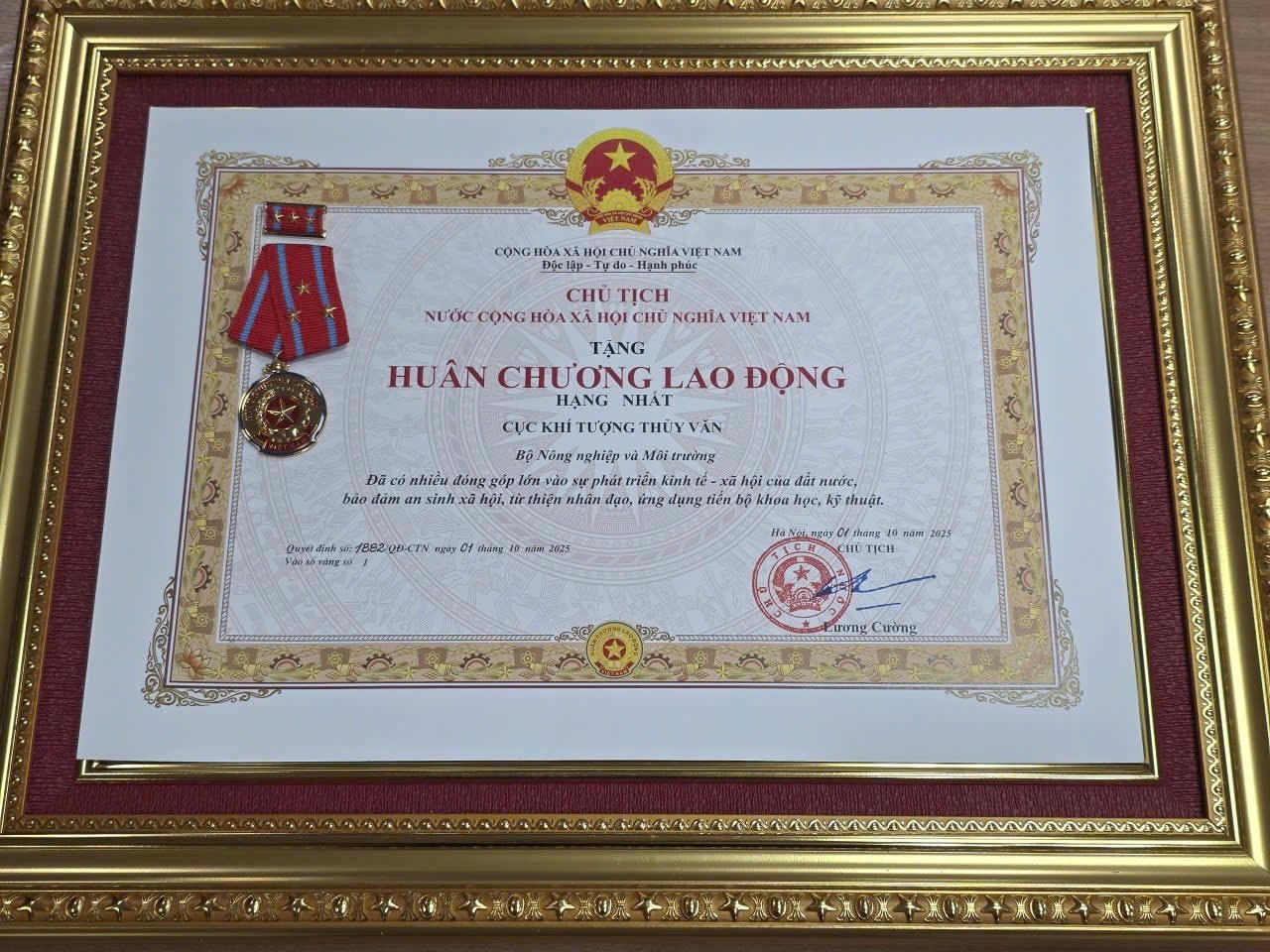 Cục Khí tượng Thủy văn được Chủ tịch nước tặng thưởng Huân chương Lao động Hạng Nhất.