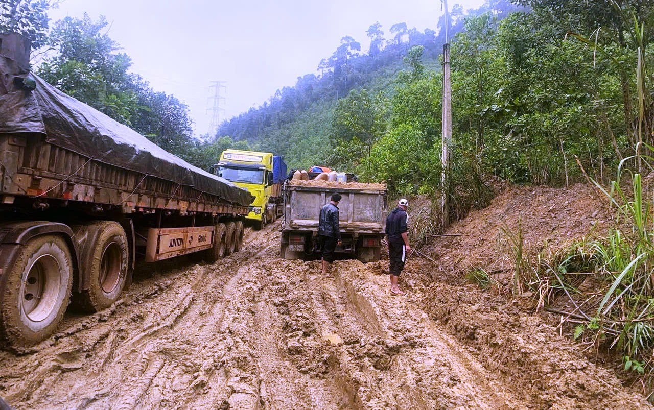 Cận cảnh tuyến đường 'khổ nhất' Đà Nẵng khiến người dân, cánh tài xế ngán ngẩm