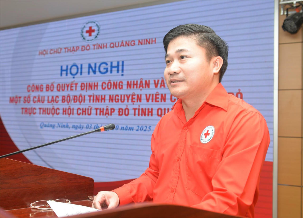 Ông Lý Văn Thành - Chủ tịch Hội Chữ thập đỏ tỉnh Quảng Ninh phát biểu tại hội nghị.