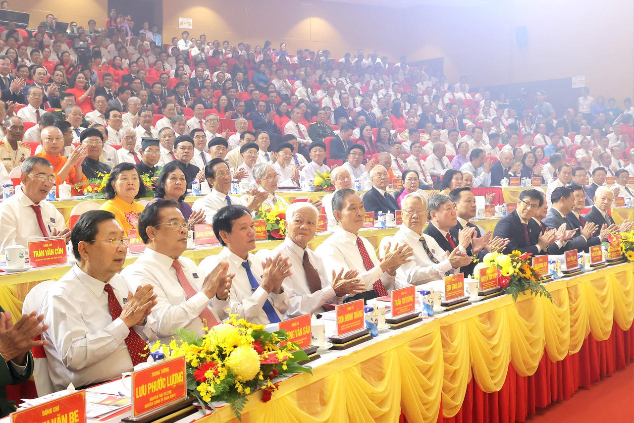 Nhiều lãnh đạo, nguyên lãnh đạo Đảng, Nhà nước tham dự Đại hội.