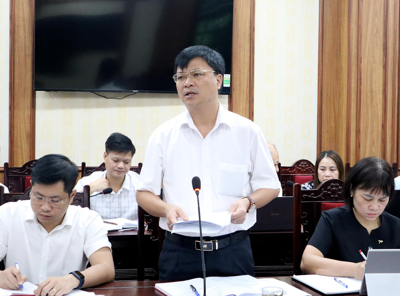 Lãnh đạo xã Yên Thế phát biểu tại buổi làm việc.