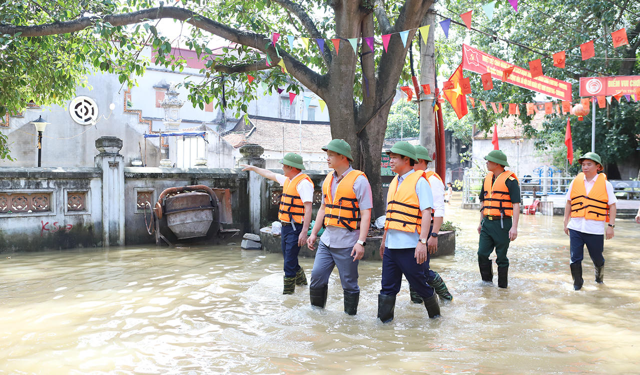 Bắc Ninh: Không để người dân vùng lũ Thổ Hà thiếu an toàn