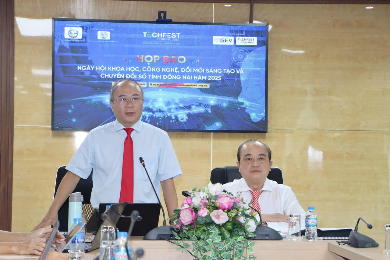 Phó Giám đốc Sở Khoa học và Công nghệ tỉnh Đồng Nai Nguyễn Quang Minh cung cấp thông tin tại buổi họp báo.