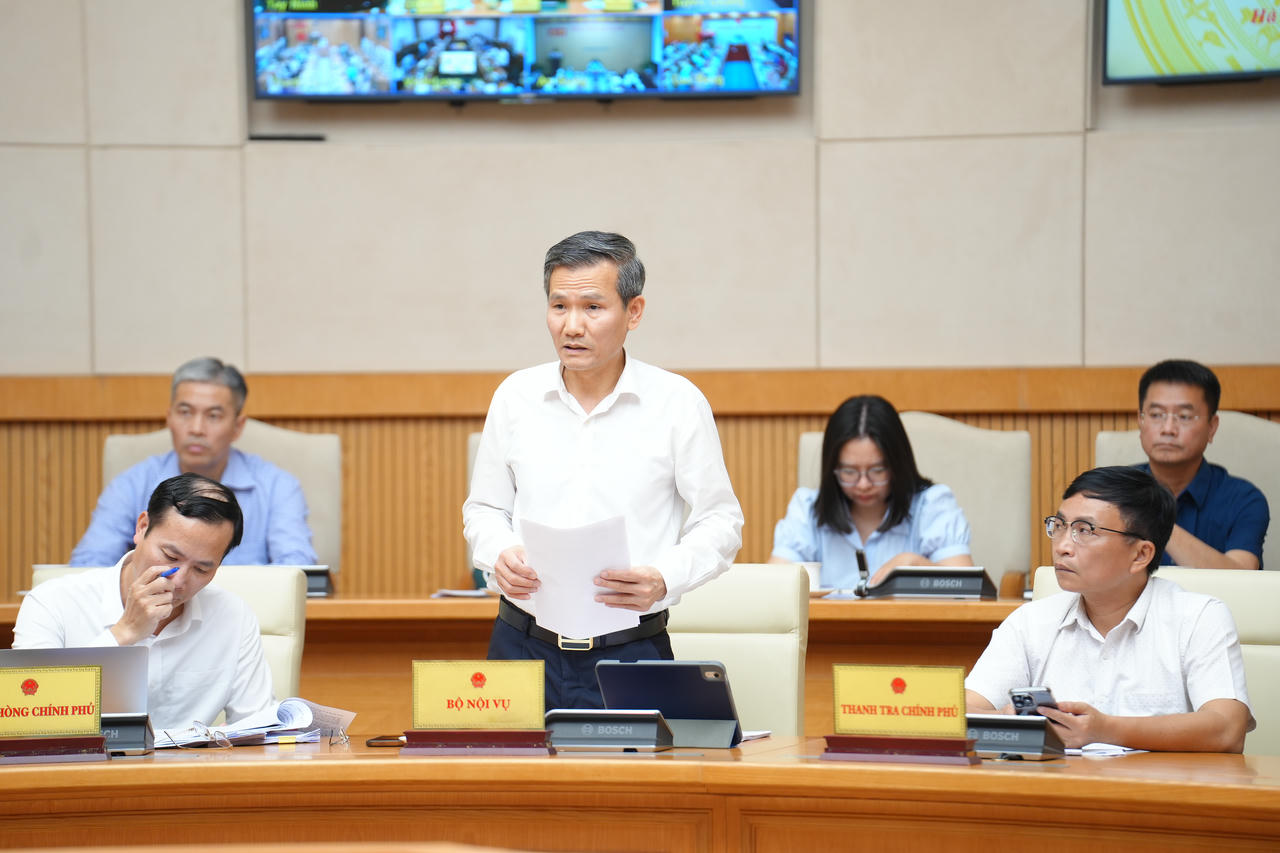 Thứ trưởng Bộ Nội vụ Cao Huy phát biểu tại phiên họp.