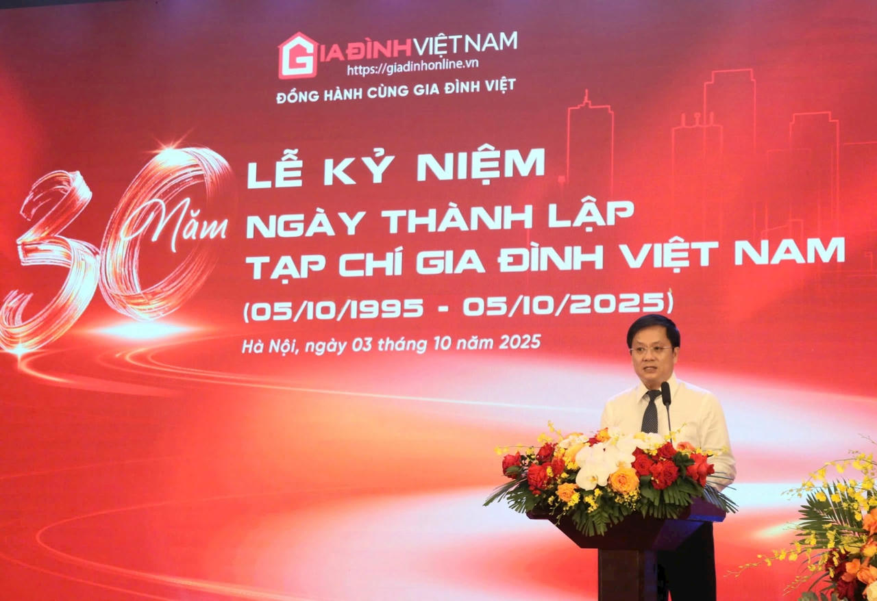 Nhà báo Hồ Minh Chiến - Tổng Biên tập Tạp chí Gia đình Việt Nam phát biểu tại lễ kỷ niệm (ảnh GĐVN).