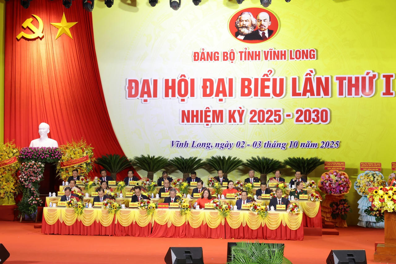 Đoàn Chủ tịch điều hành Đại hội.