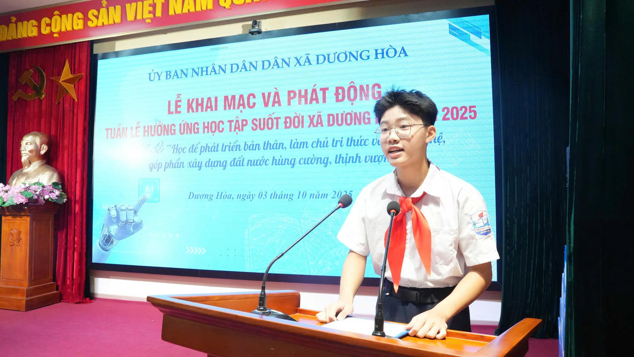 Em Nguyễn Trọng Hiếu - học sinh lớp 9A1, Trường THCS Dương Liễu phát biểu hưởng ứng.