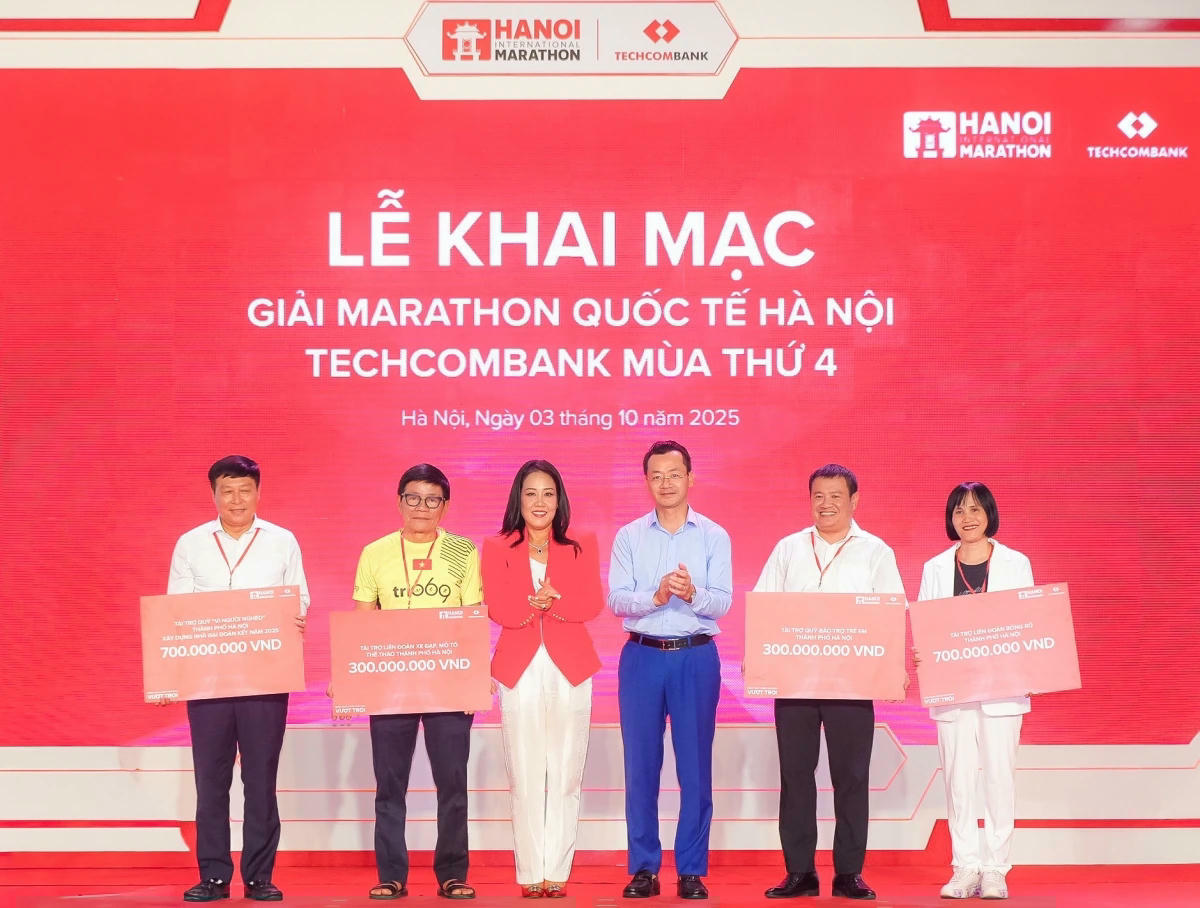 Hơn 13.000 vận động viên cùng "Bước chạy vì một Việt Nam vượt trội"