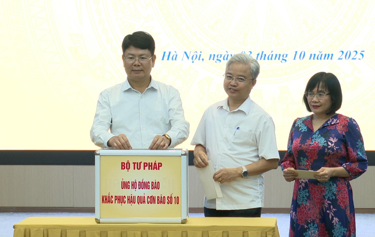 Bộ Tư pháp phát động ủng hộ đồng bào khắc phục hậu quả cơn bão số 10
