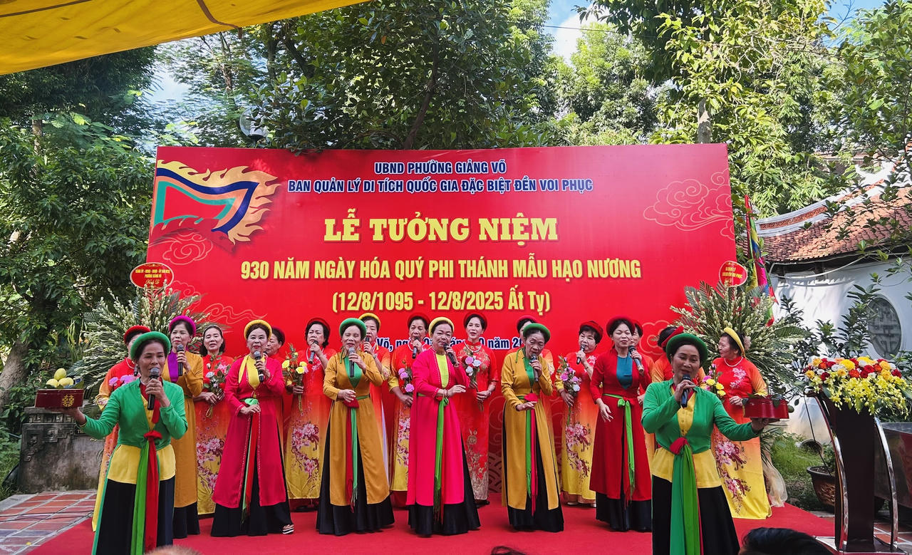 Lễ tưởng niệm ngày hóa của Thánh Mẫu Hạo Nương được tổ chức với nghi thức truyền thống trang trọng mang đậm bản sắc dân tộc (ảnh Thùy Dương).