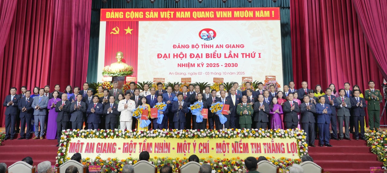 Ban Chấp hành Đảng bộ tỉnh An Giang, Ban Thường vụ
Tỉnh ủy An Giang nhiệm kỳ 2025 - 2030 ra mắt Đại hội.