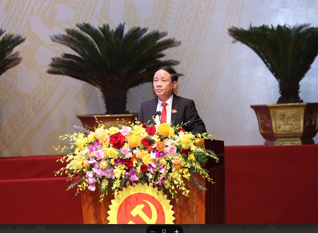  Ông Phạm Anh Tuấn, Phó Bí thư Tỉnh ủy, Chủ tịch UBND tỉnh Gia Lai trình bày báo cáo chính trị tại Đại hội.