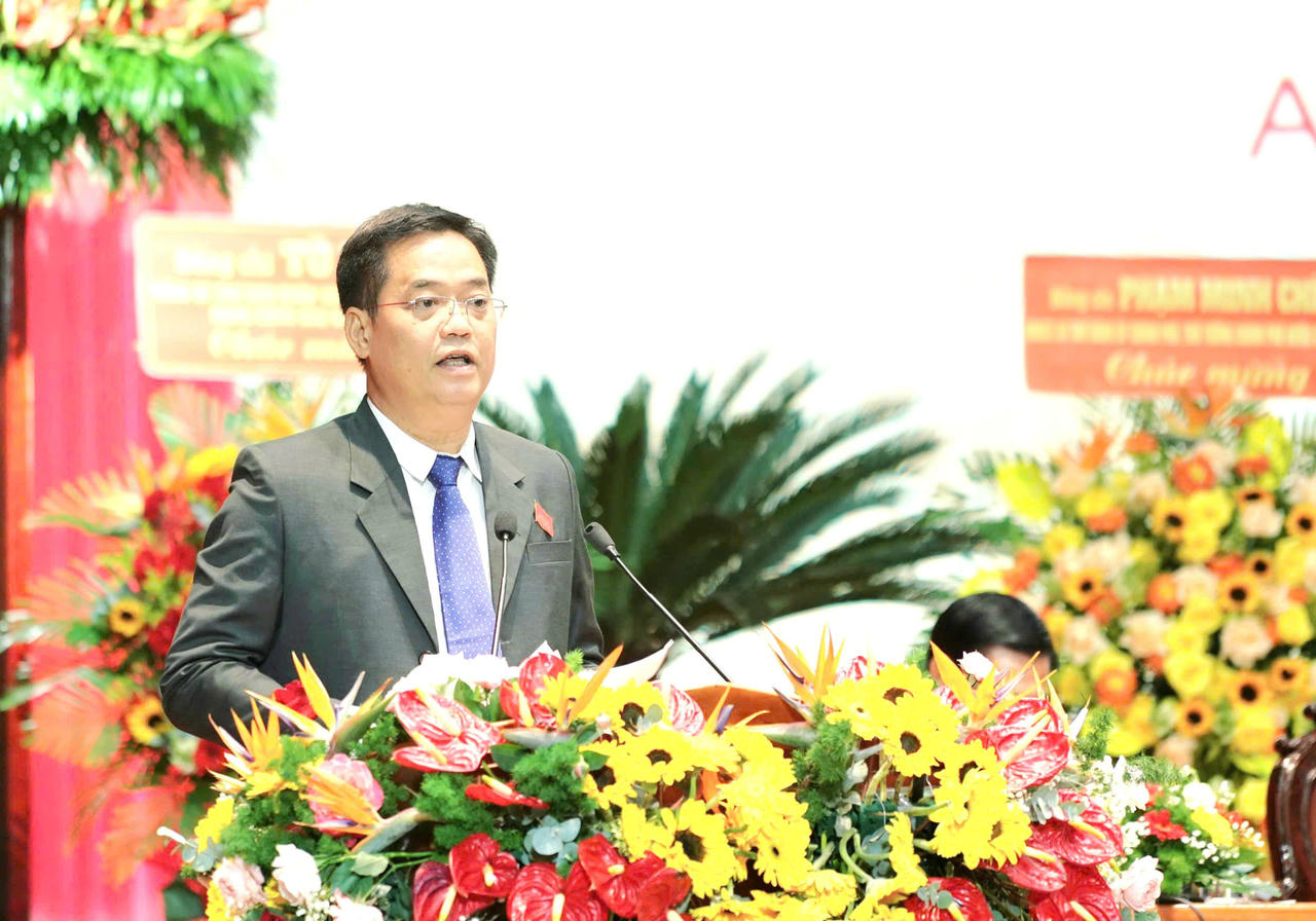 Ông Lê Quốc Anh, Tỉnh ủy viên, Bí thư đặc khu
Phú Quốc trình bày báo cáo, tham luận tại Đại hội.