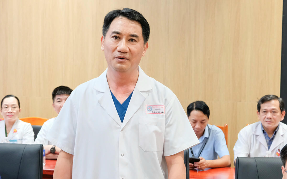 TS. Lê Đức Nhân - Giám đốc Bệnh viện Đà Nẵng báo cáo tại buổi chúc mừng.