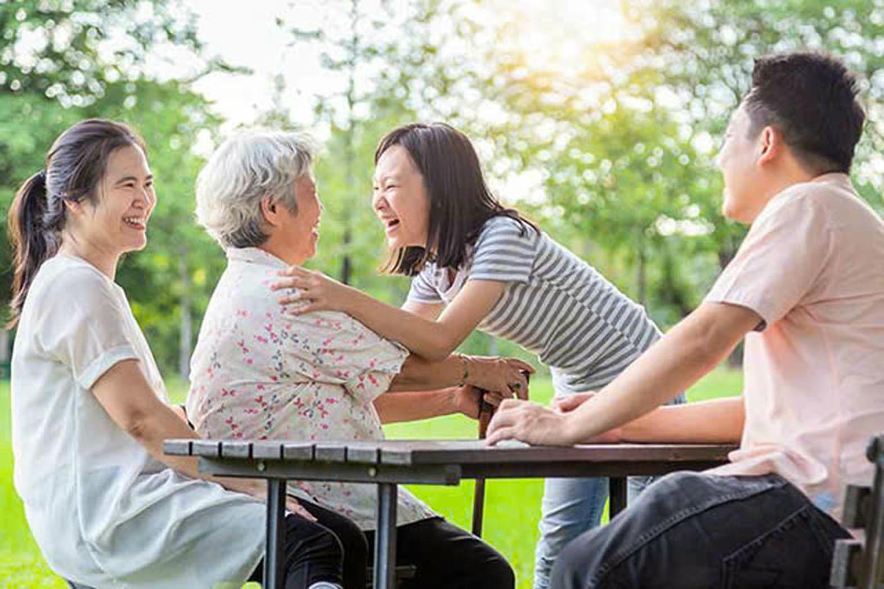 Cách nào giúp người cao tuổi không bị lạc lõng trong gia đình?