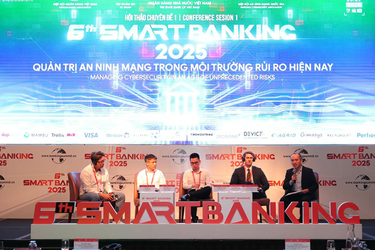 Các khách mời dự hội thảo.