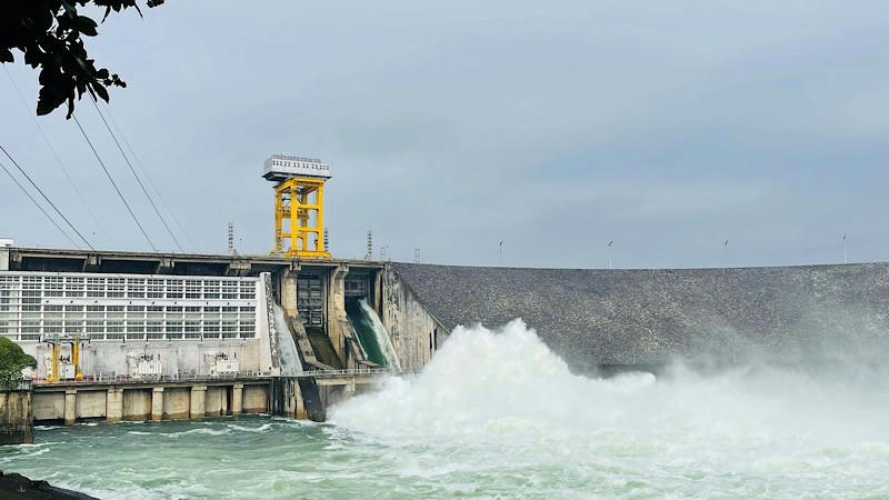 Thủy điện Thác Bà vận hành điều tiết hồ trước 17h ngày 5/10, bảo đảm an toàn hạ du trước bão số 11