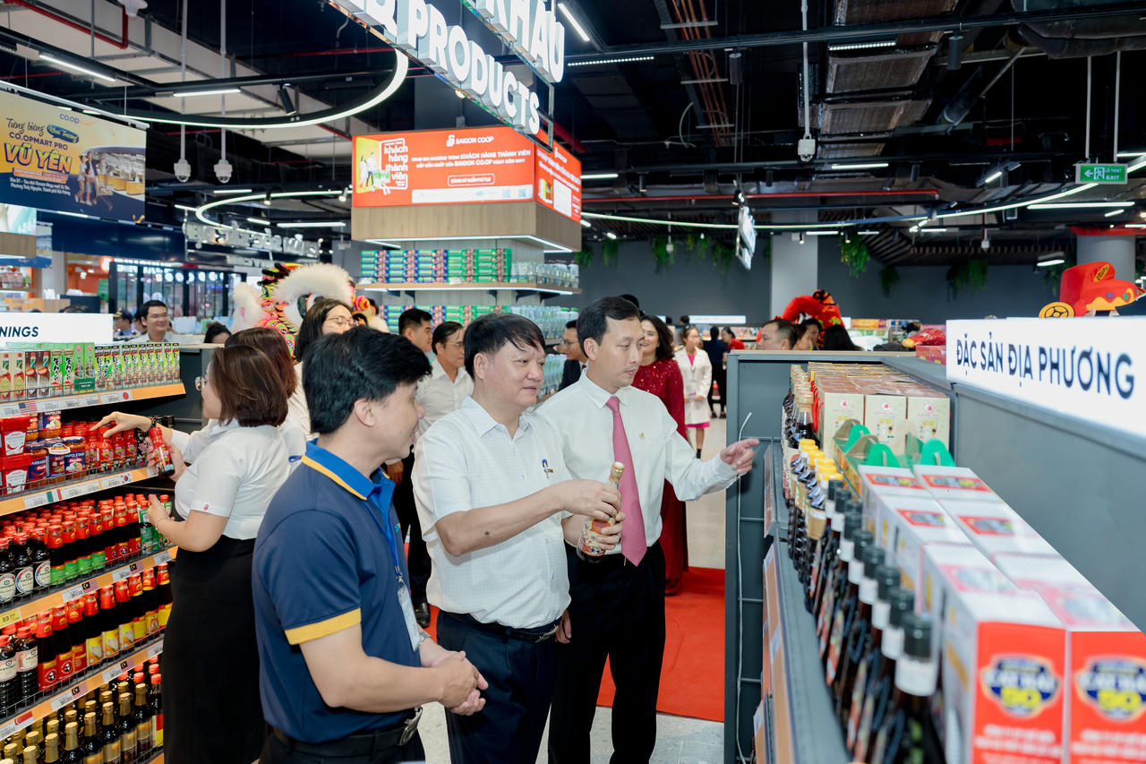 80% kệ hàng tại Saigon Co.op dành cho hàng Việt chất lượng cao, OCOP và nhãn riêng, thể hiện cam kết ưu tiên hàng Việt.