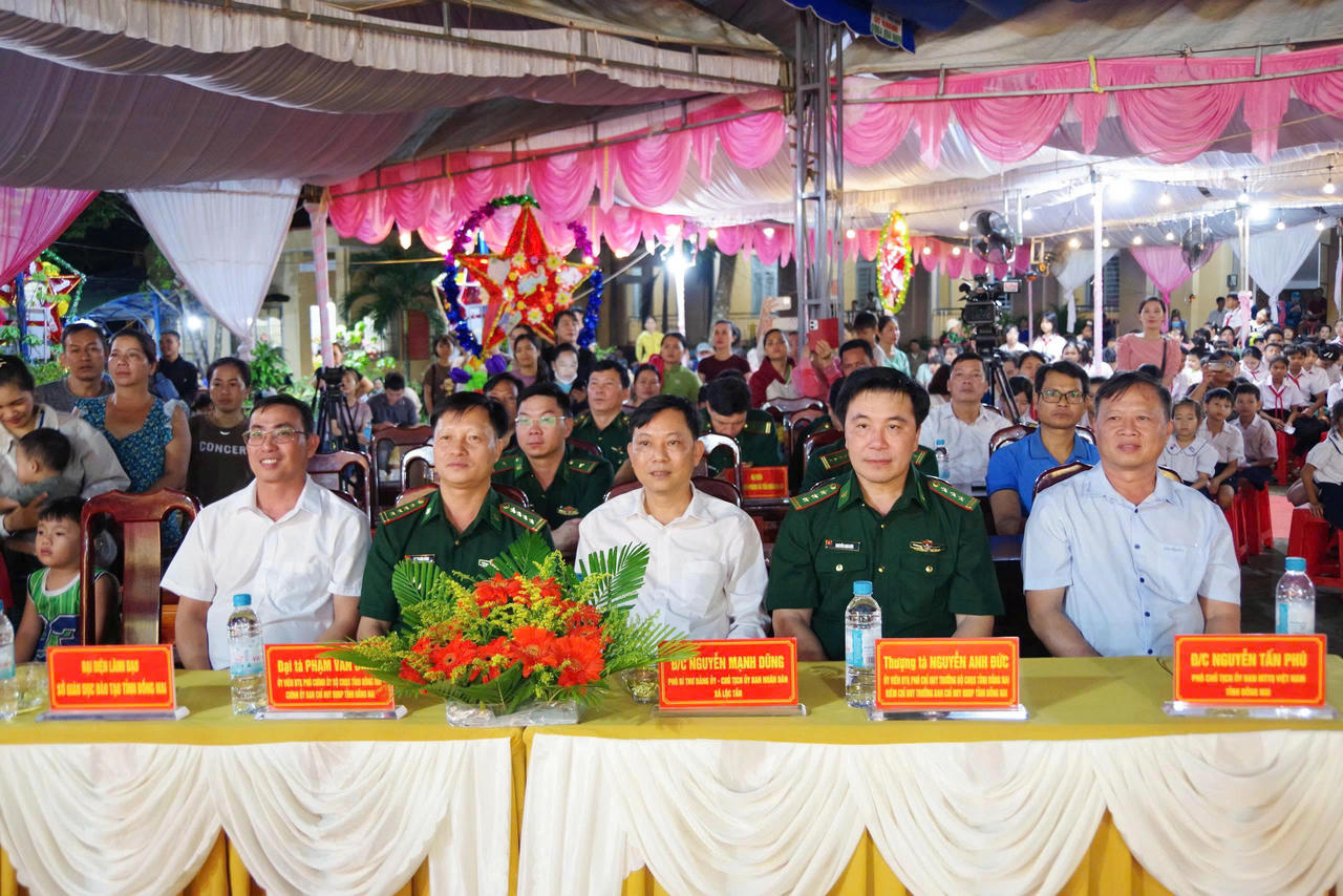 Quang cảnh chương trình “Biên cương đêm hội trăng rằm” 2025 tại Đồng
Nai (Ảnh: Xuân Kiệt)