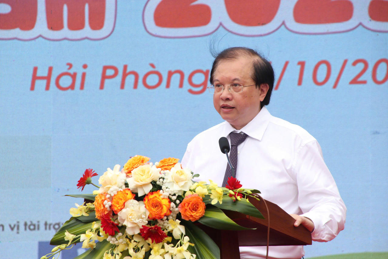 Thứ trưởng Bộ Văn hóa, Thể thao và Du lịch Tạ Quang Đông phát biểu tại buổi lễ.