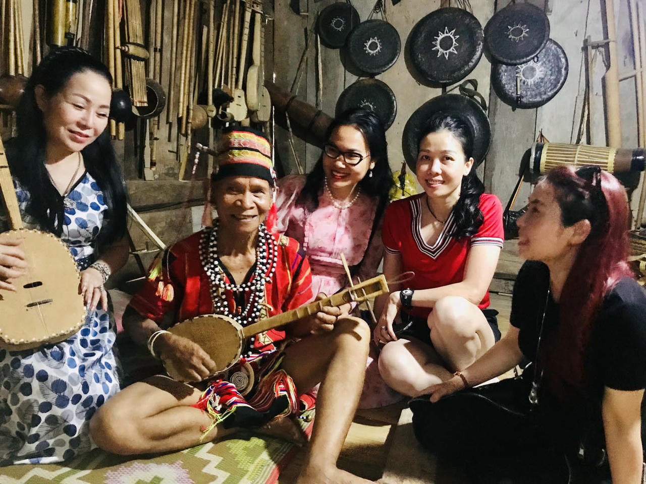 Già làng, người cao tuổi lan tỏa điều tốt đẹp tới gia đình, cộng đồng