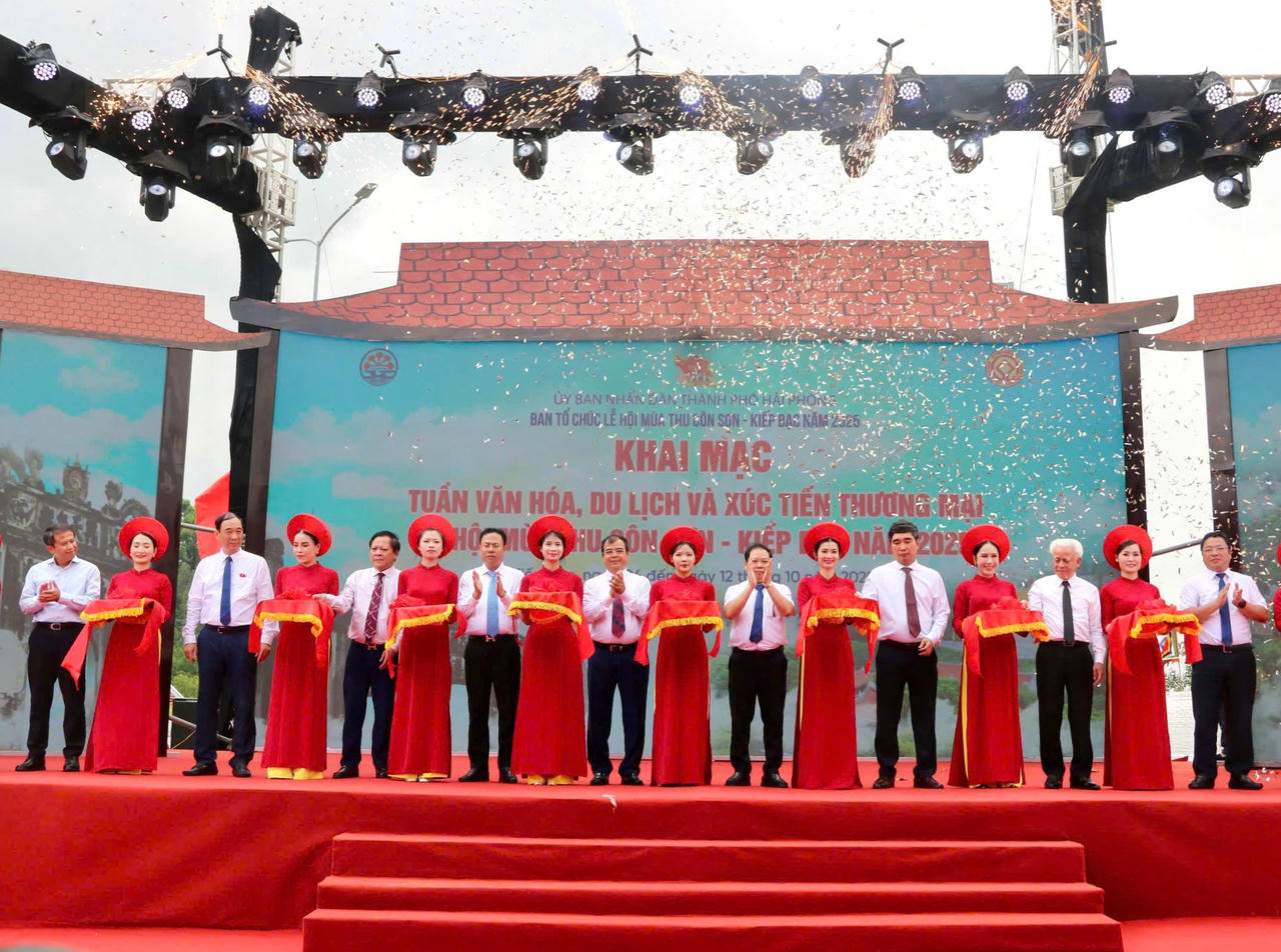 Khai mạc sự kiện trọng điểm trong lễ hội mùa Thu Côn Sơn - Kiếp Bạc năm 2025