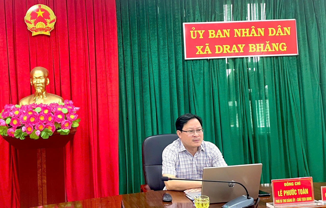 Chủ tịch UBND xã Dray Bhăng Lê Phước Toàn.