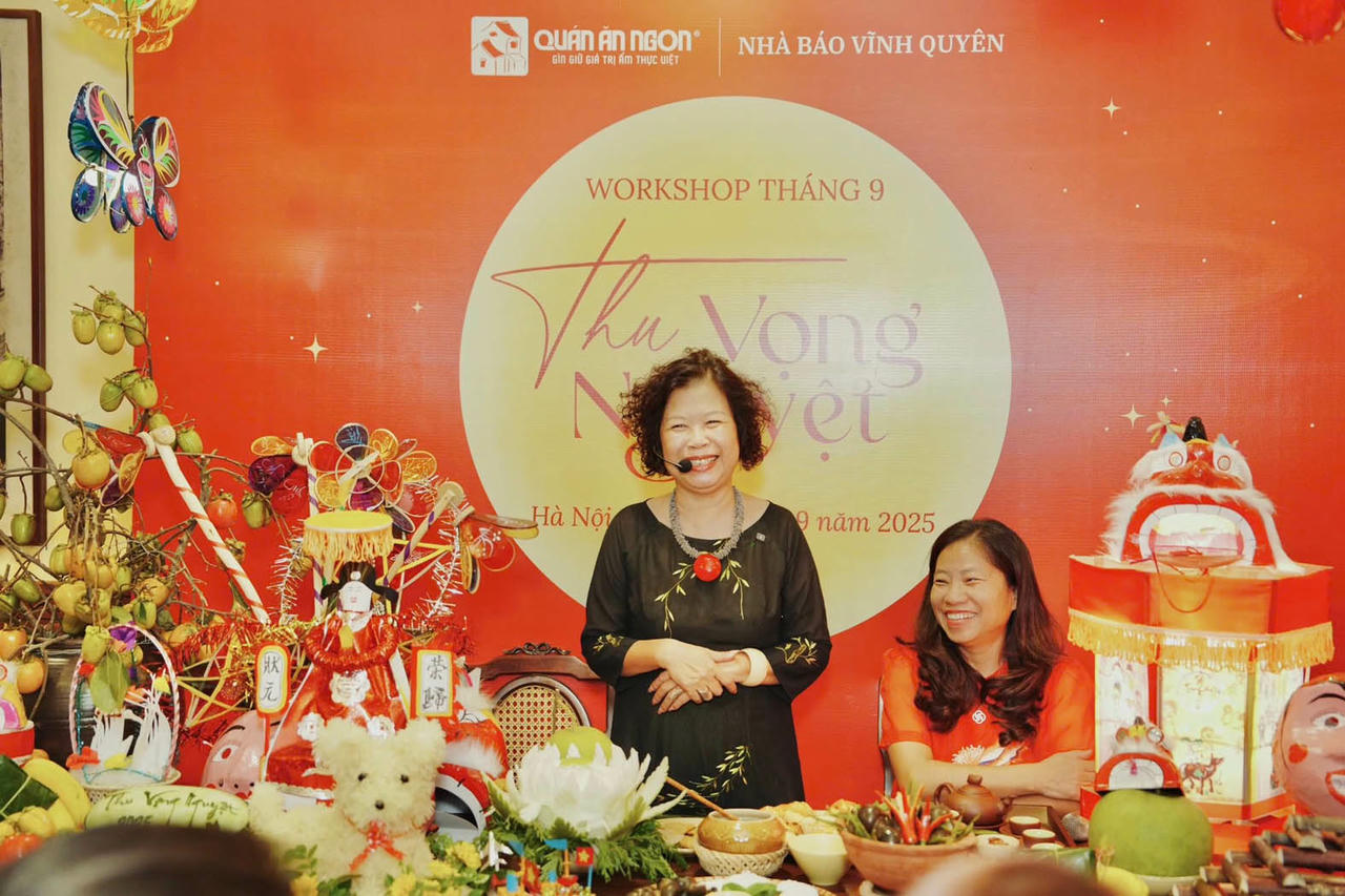 Chuyên gia văn hóa ẩm thực Phạm Hạnh và nhà báo Vĩnh Quyên gợi lại những ký ức mùa trăng xưa.